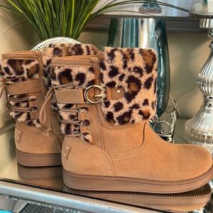 SOLD!!NEW!! G by GUESS  FAUX FUR LEOPARD PRINT TRIM!! Lace-Up Back is ADORABLE!